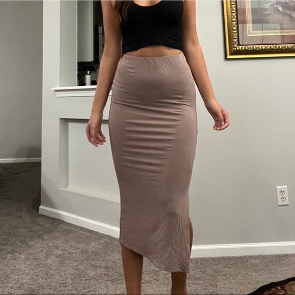 EUC Tan Form Fitting Skirt with Side Slit - Picture 3 of 6